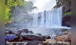 Riam Merasap Bengkayang Bak Miniatur Air Terjun Niagara