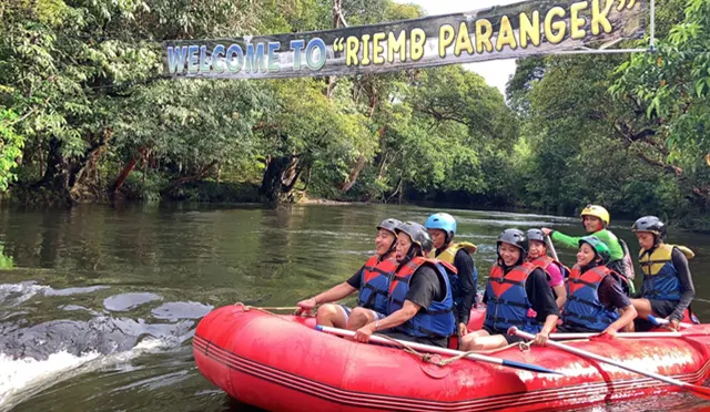 Riam Parangek dan Sekilas Infolainnya Seputar Wisata Bengkayang