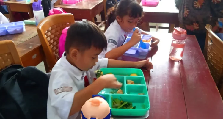 Makan Bergizi Gratis (MBG) di Bengkayang Mulai Diuji Coba