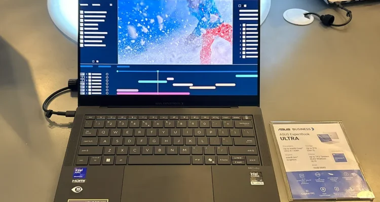 ASUS ExpertBook Ultra Hadir sebagai Laptop Flagship untuk Produktivitas Berbasis AI